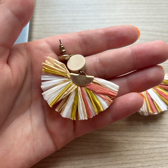 Lightweight Tassel earrings - Picture 3 of 3